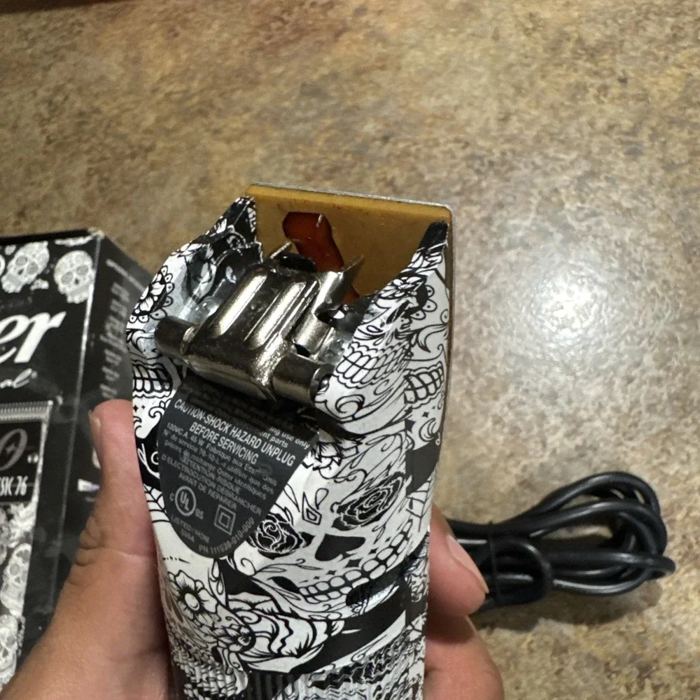 OSTER Limited Edition Sugar Skull Hair Clippers Classic 76 With Blade Works